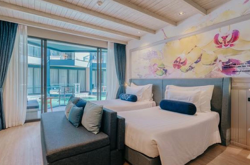 Deluxe pool access twin bed