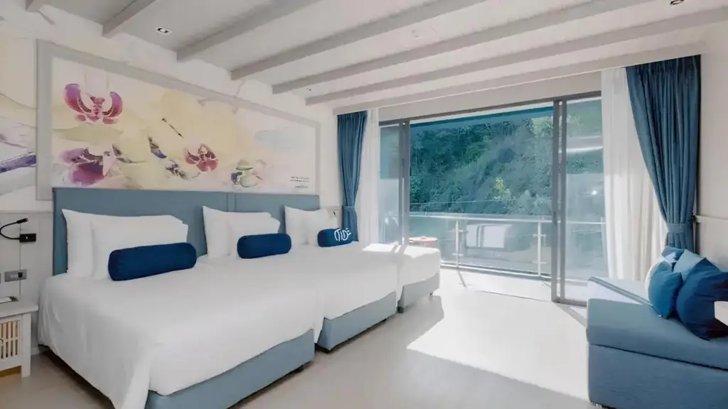 Deluxe Triple room at Hotel Tide Phuket for friends travelling together